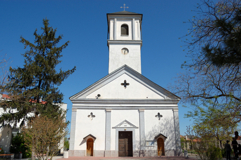 Дете подпали католическия храм в Белене