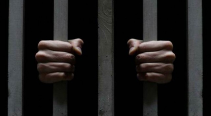 Пиян забил пирон в главата на приятел