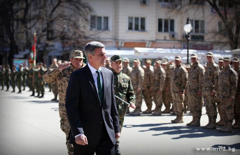 Да поканим ли чуждите армии