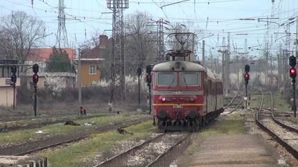 14-годишно момче е в кома след опит за селфи върху локомотив