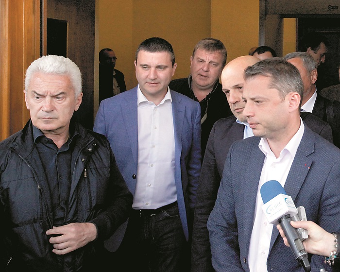 ГЕРБ огласява министрите след връчването на мандата