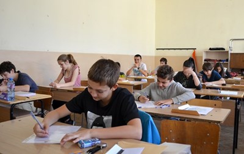 Ученици се състезават по краснопис