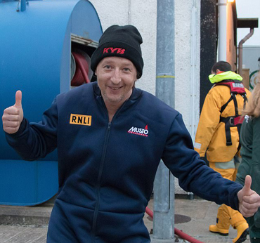 Сестрата на Иван, който оцеля 11 часа в леденото Северно море: Още се отърсваме от шока и ужаса който преживяхме!