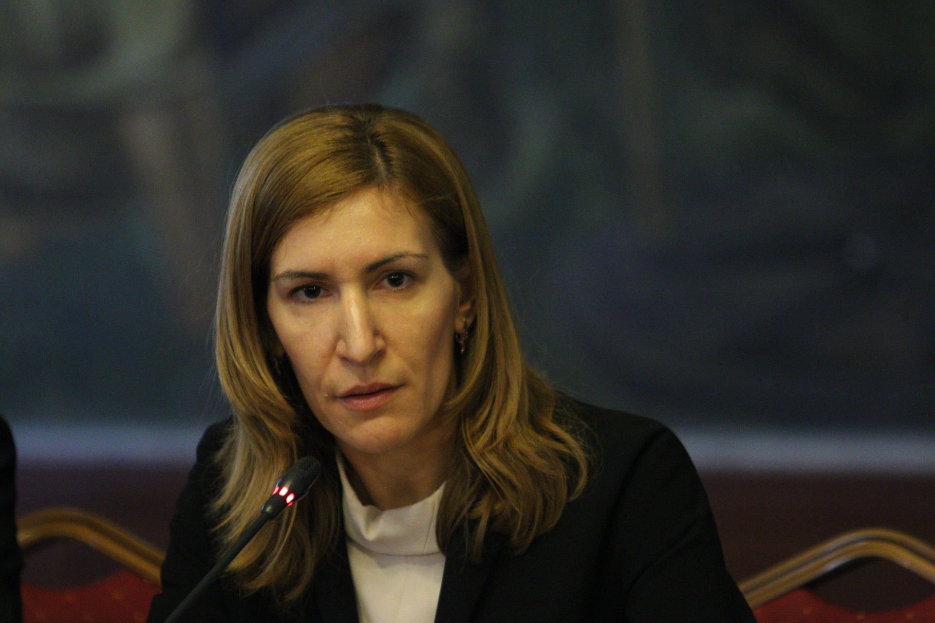Ангелкова: Очакваме 10% ръст на туризма през лятото, кадрите не достигат с 23 000