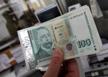 ИПИ: Близо 50% от брутната ни заплата отива за данъци
