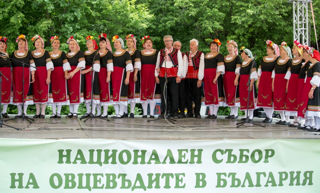 13-годишният Донко с Голямата награда от Национален фолклорен конкурс „Заблеяло ми агънце“