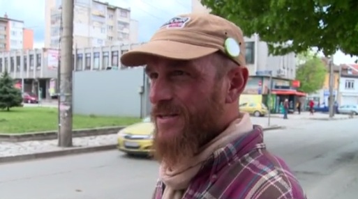 Агресивен шофьор преби пешеходец в центъра на Самоков