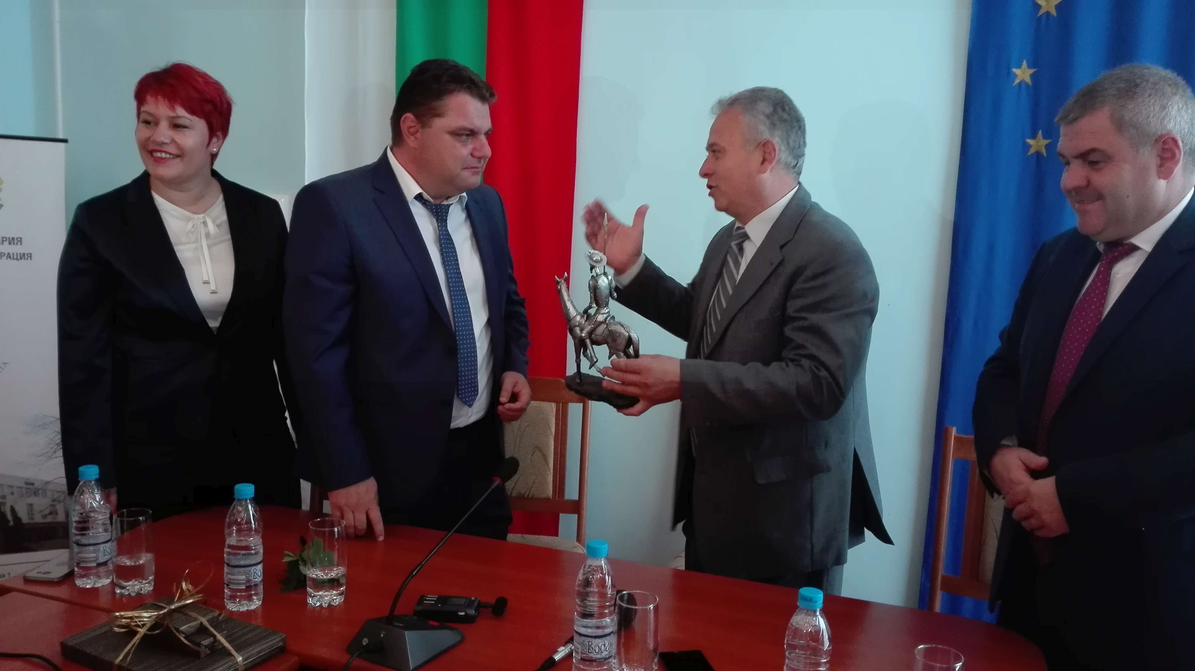 Дон Кихот „отиде” при ГЕРБ в Монтана