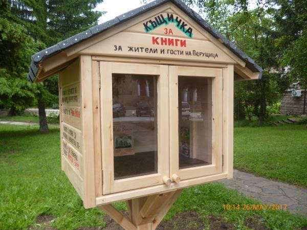 Къщичка за книги цъфна в парка на Перущица