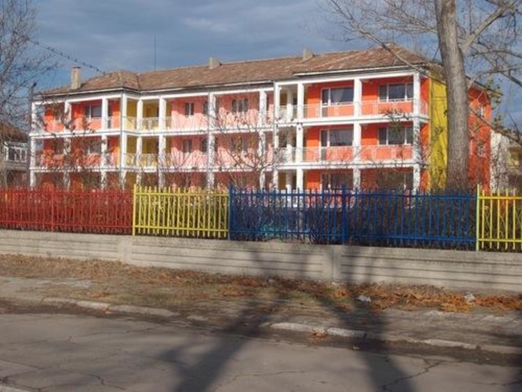 Трима тийнейджъри ошушкаха детска градина в Първомай