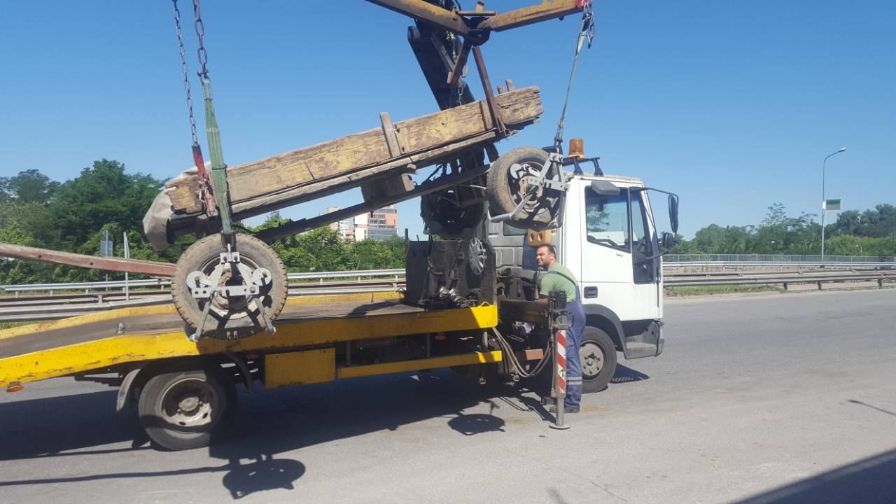 Репатрираха каруца по път от републиканската мрежа в Пловдив (СНИМКИ)