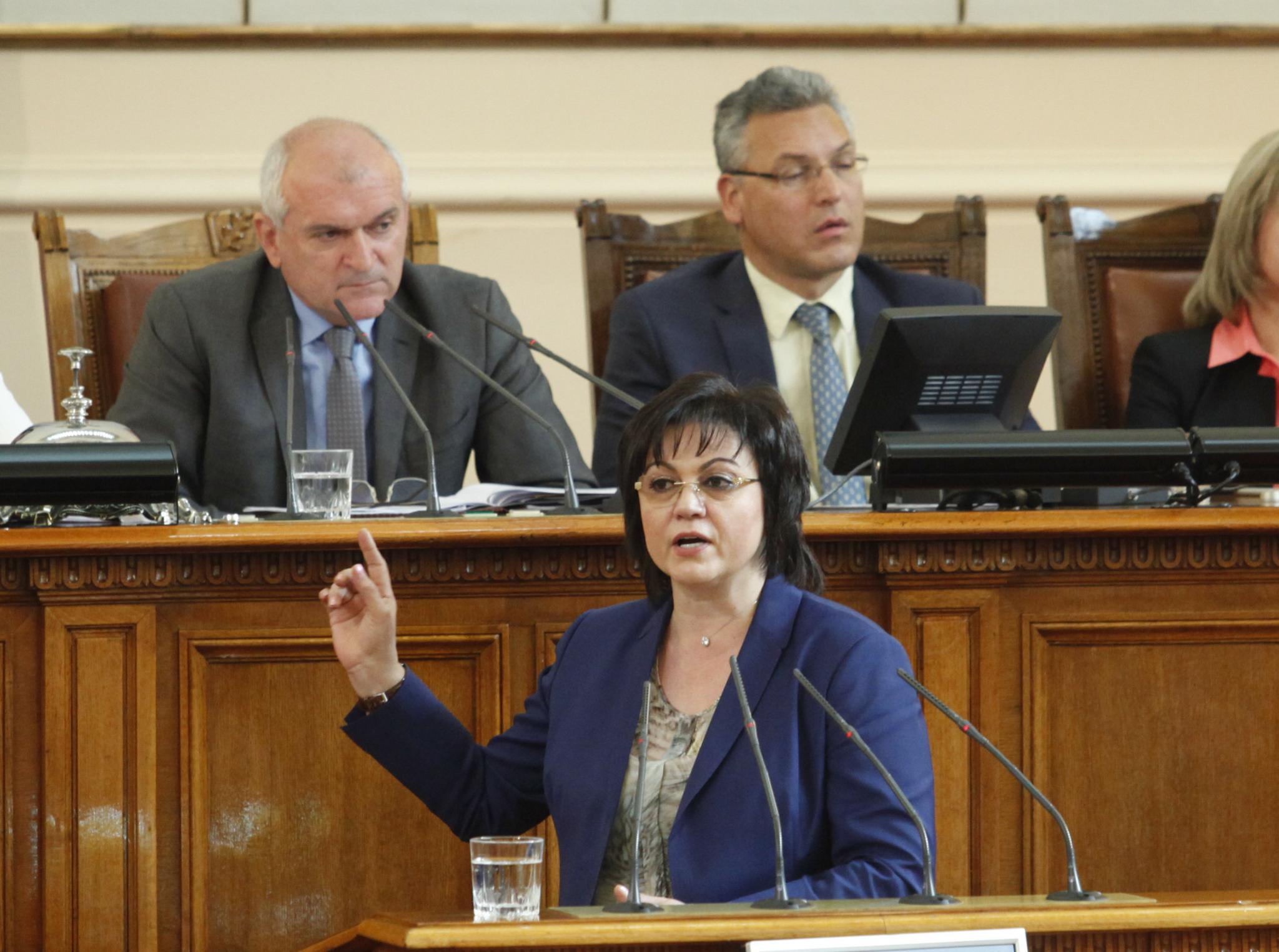 Нинова отговори на Главчев: ГЕРБ да дадат председателството на патриотите, клекнаха им за другите постове