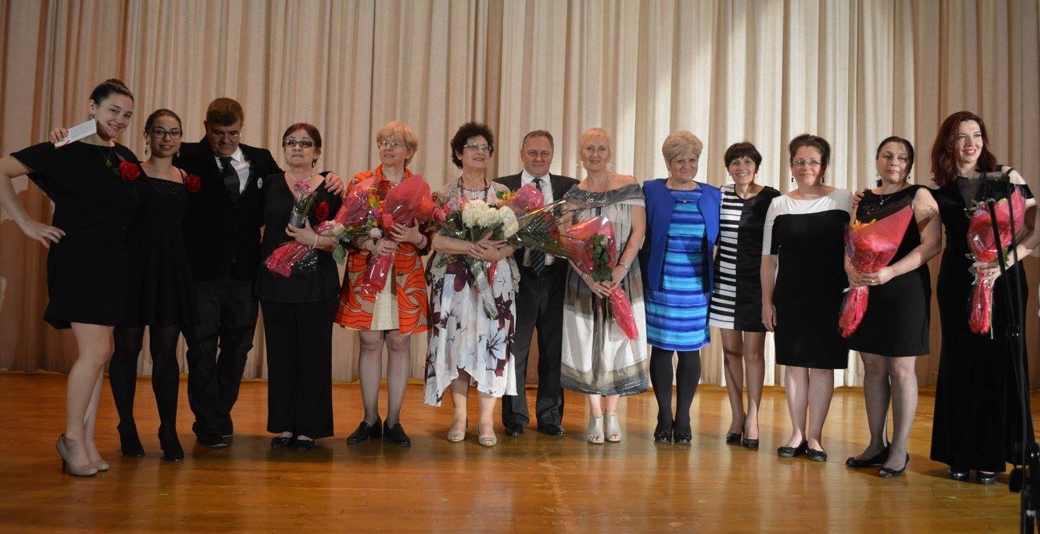 Стефка Евстатиева празнува юбилей с български деца в Ню Йорк