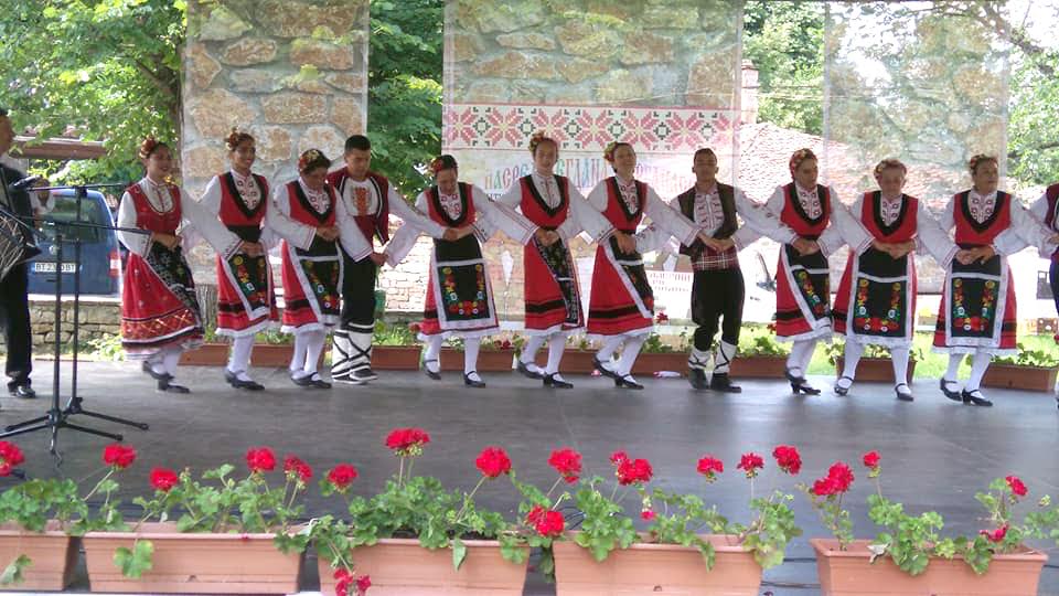 Над 1500 изпълнители се надиграваха и пяха в Арбанаси
