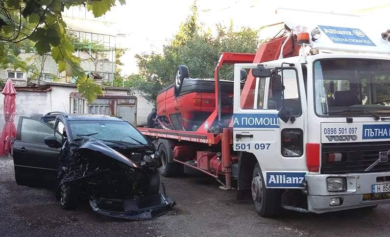 Елен помля три коли на автомагистрала "Хемус"