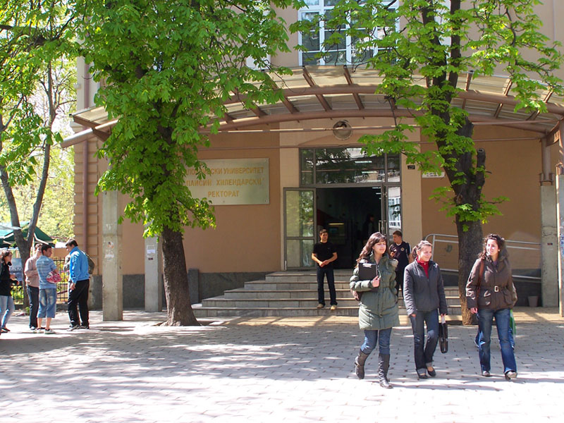 18% двойки и 2 шестици на предварителния изпит по български в Пловдивския университет