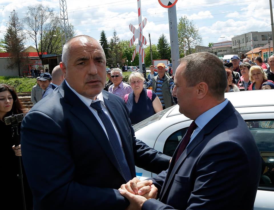 Депутатите от ГЕРБ даряват парите за рождения ден на Борисов за обзавеждане за нов дом на най-пострадалите в Хитрино