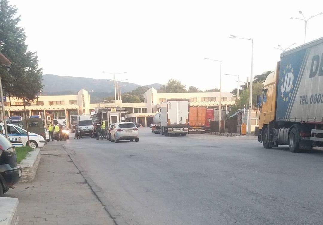 Митничарите на Кулата събирали пари от тираджиите по три схеми