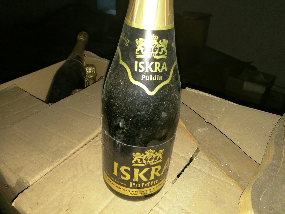 9 600 л нелегален алкохол откриха край Перущица