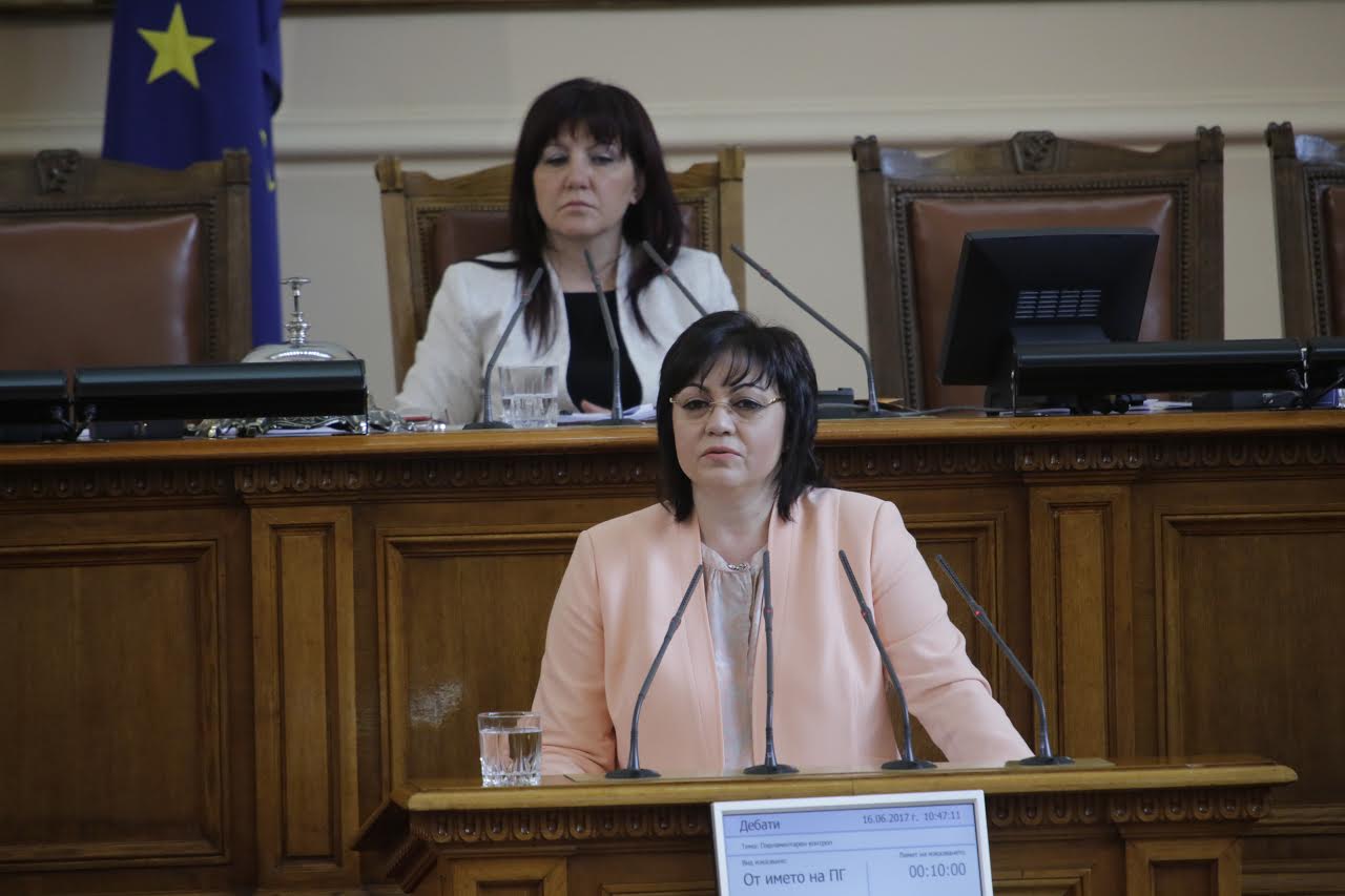 Нинова към управляващите: Не рекетирайте кметовете!