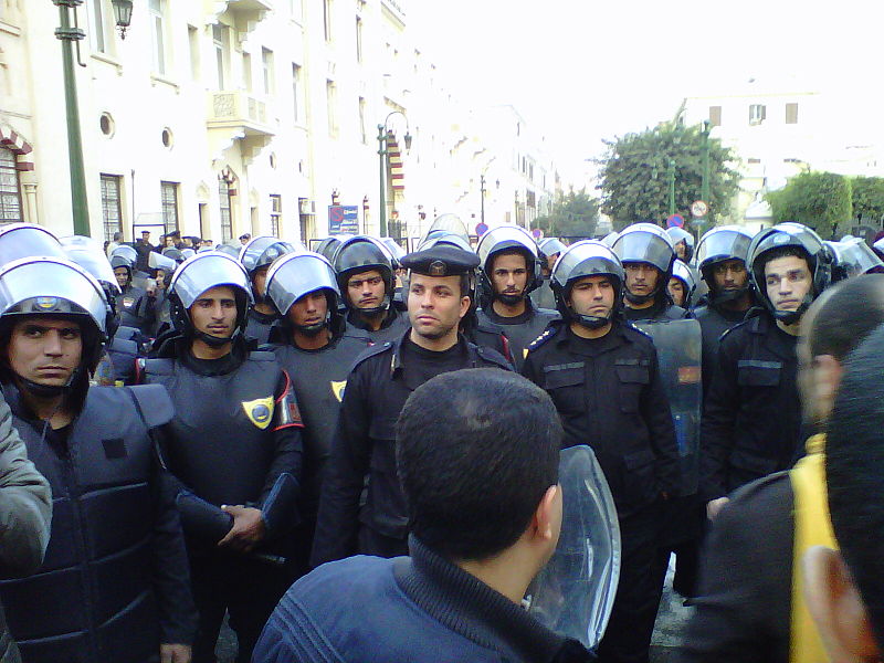 Eксплозия в Кайро уби полицай и рани четирима