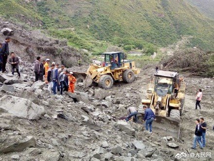 Свлачище затрупа над 100 души в  китайската провинция Съчуан
