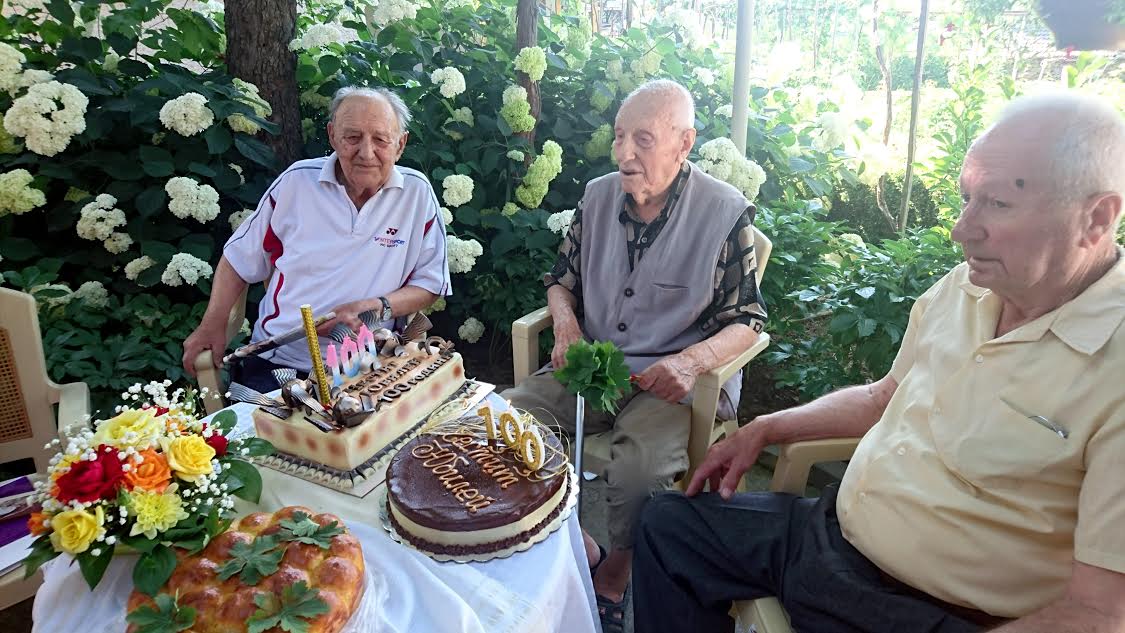 Самодейки поздравиха столетник в Килифарево
