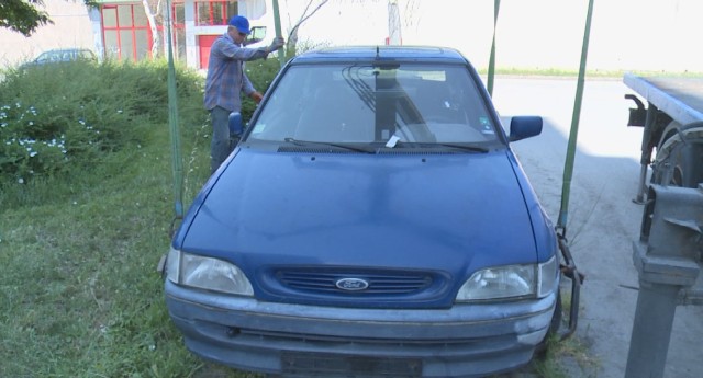 Общината в Хасково разчисти изоставените и стари автомобили от улиците