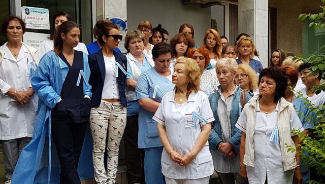 Лекари от болница „Шейново“ излязоха на протест срещу насилието