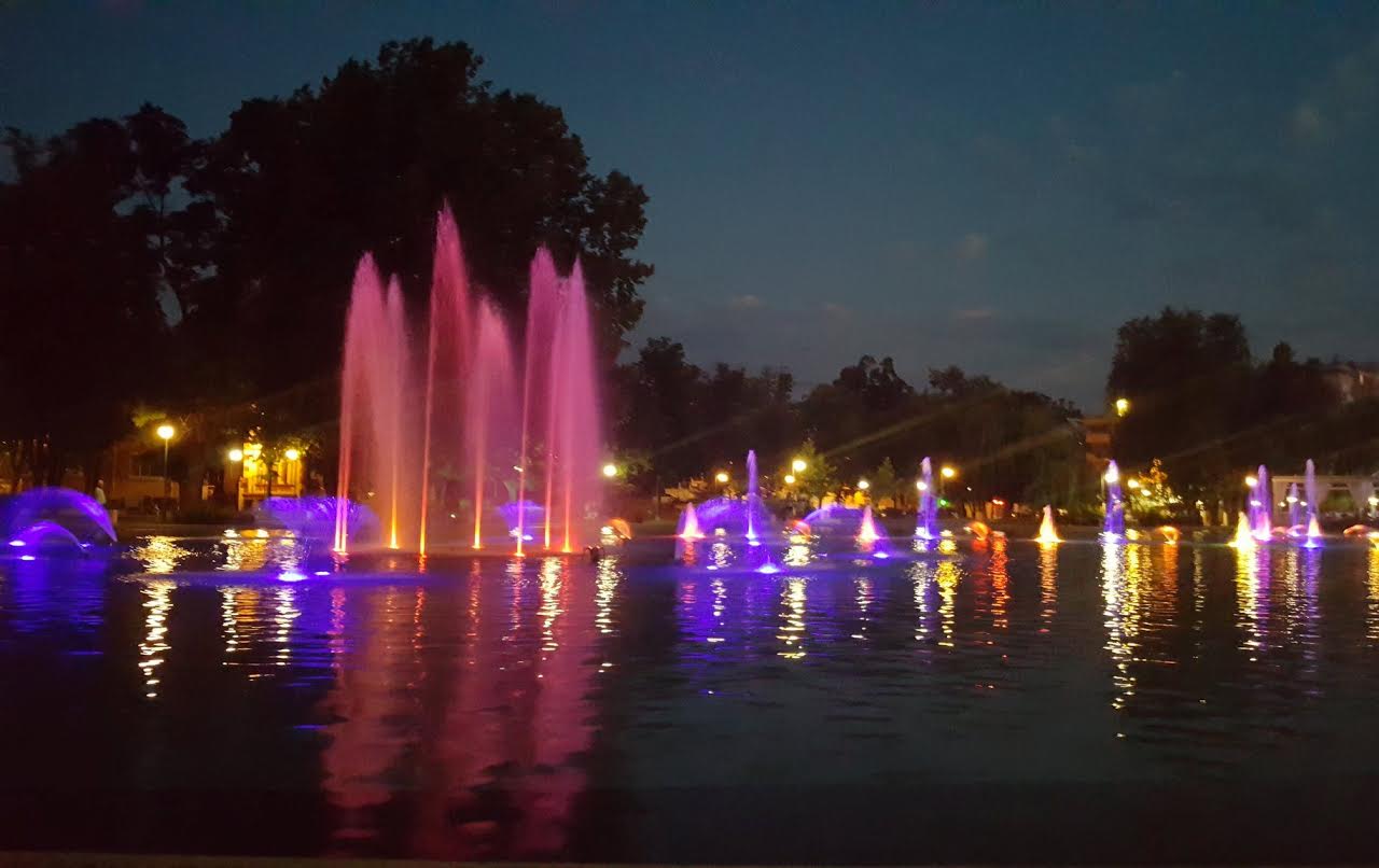 Светлинно-музикалното шоу на Пеещите фонтани тръгва след 21.30 часа от този четвъртък