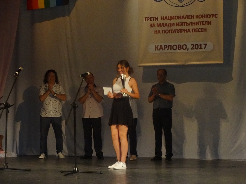 13-годишна пловдивчанка спечели голямата награда от конкурса „Песенна палитра”