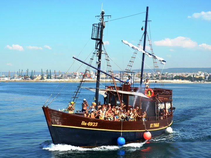 Пиратски кораби превзеха Варненския залив