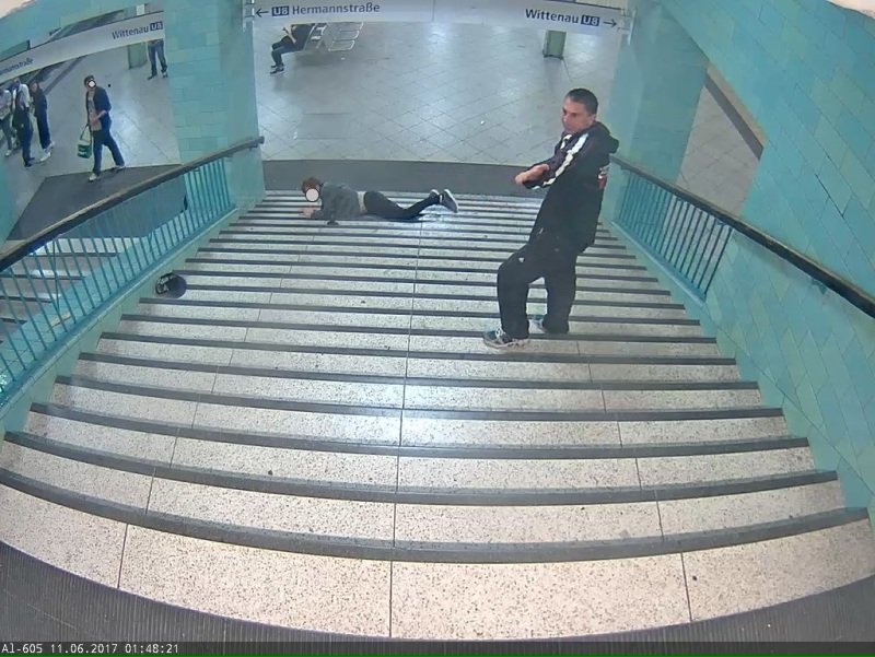Все още няма данни за мъжа, нападнал пътник в берлинското метро