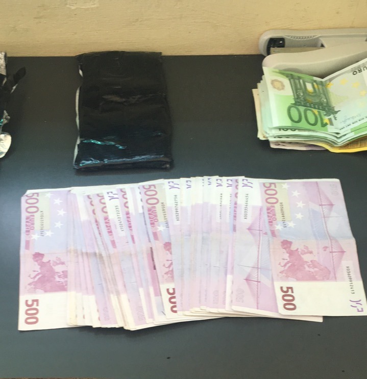 Валута и злато за 900 000 лева иззеха митничарите на "Калотина"