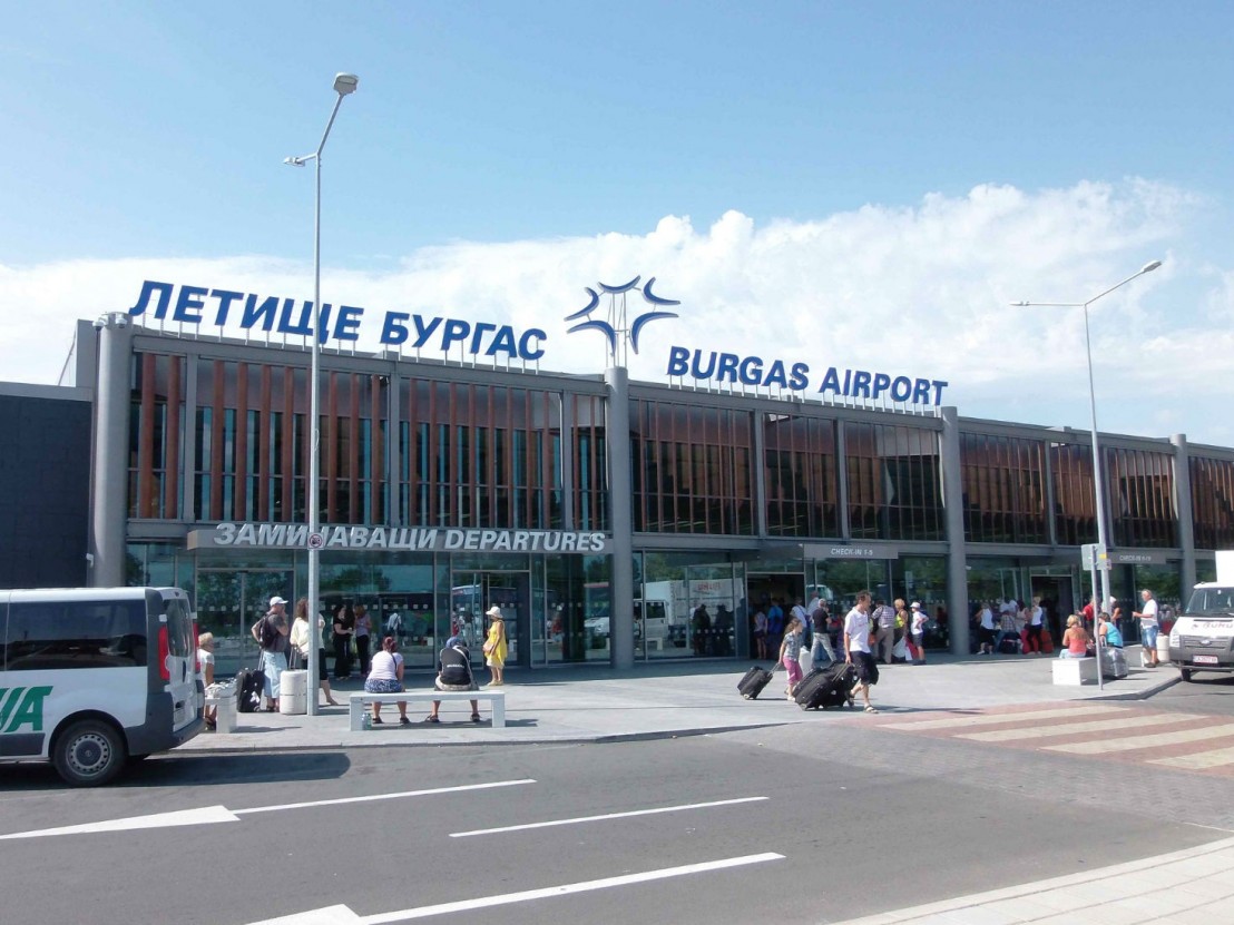Самолет излезе от пистата на Летище Бургас