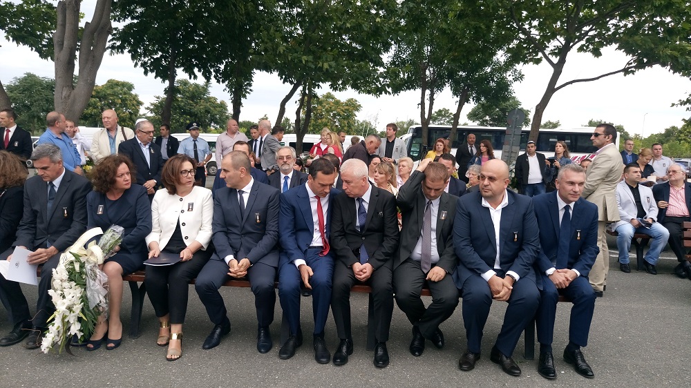 Минута мълчание за загиналите в атентата