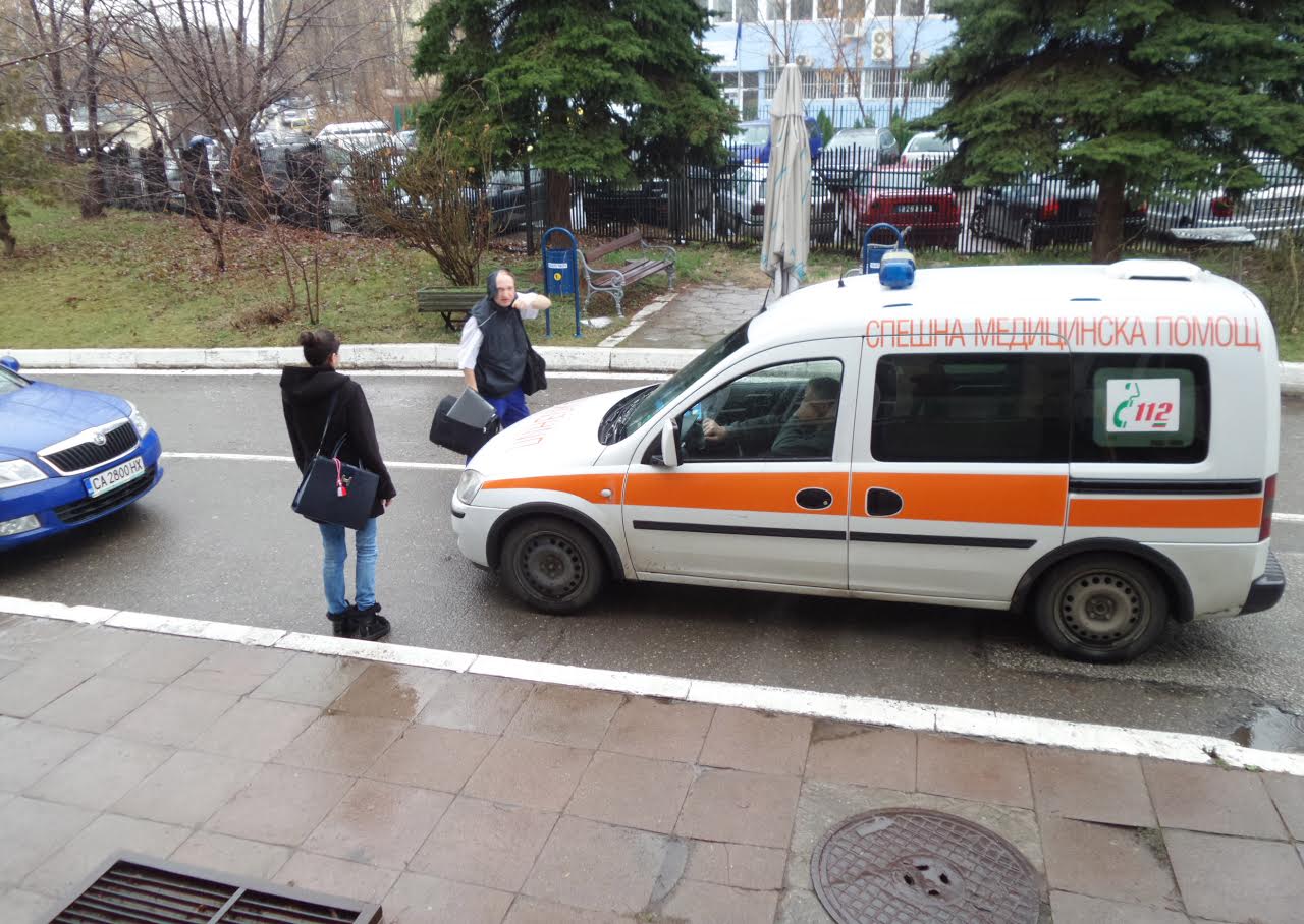 Трима в болница след челен сблъсък между „Опел” и „Пежо” на пътя Брестовица – Златитрап