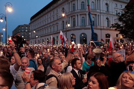 Десетки хиляди протестираха в Полша срещу спорната съдебна реформа