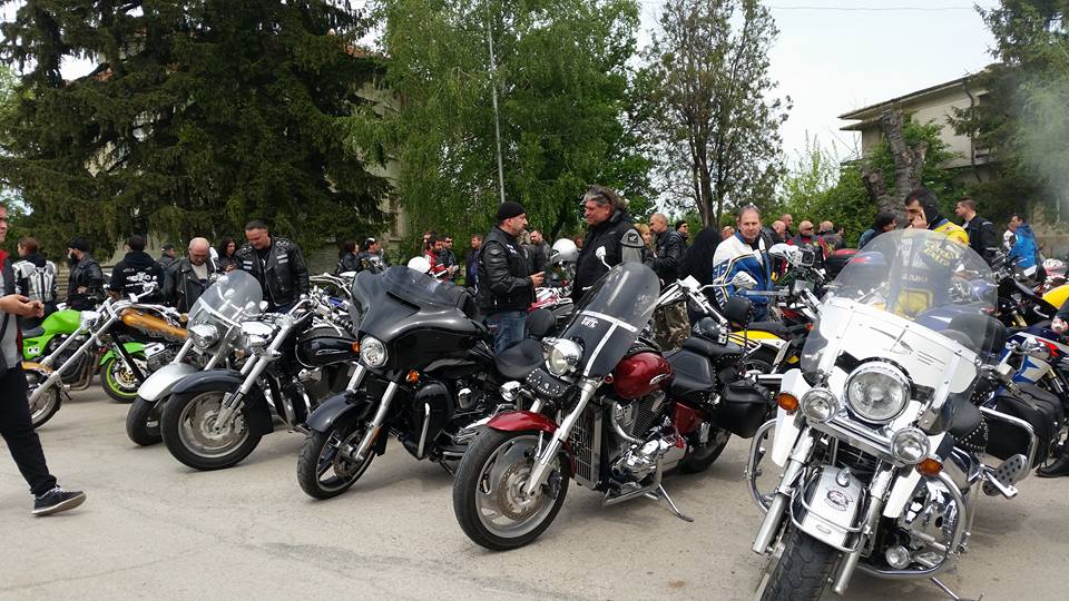 Полицията парира рокерска война в Търново