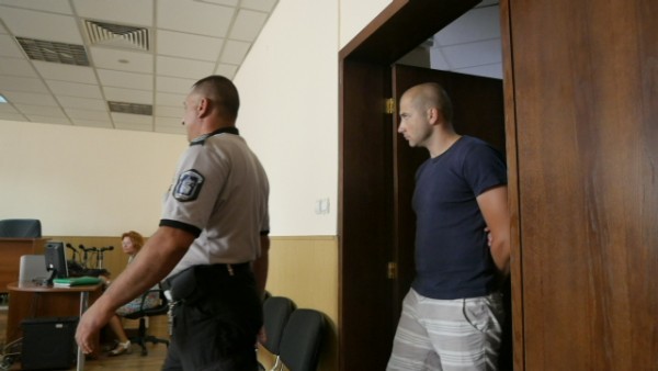 Апелативен съд-Пловдив остави за постоянно в ареста полицая наркопроизводител и дилър