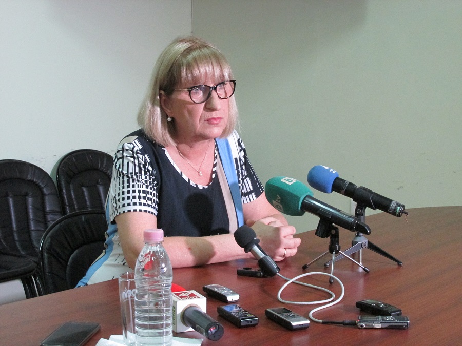 Цецка Цачева: Прави се опит за противопоставяне на институциите