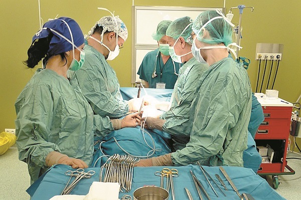 Уникална операция за световната медицина направиха българи
