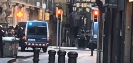 Терористична клетка от 12 души ударила в Барселона и Камбрилс