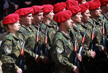 25 000 военни  в застрахователен капан
