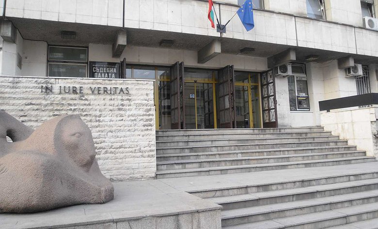 Обвиниха 58-годишна жена за нараняване на 5-годишно момченце