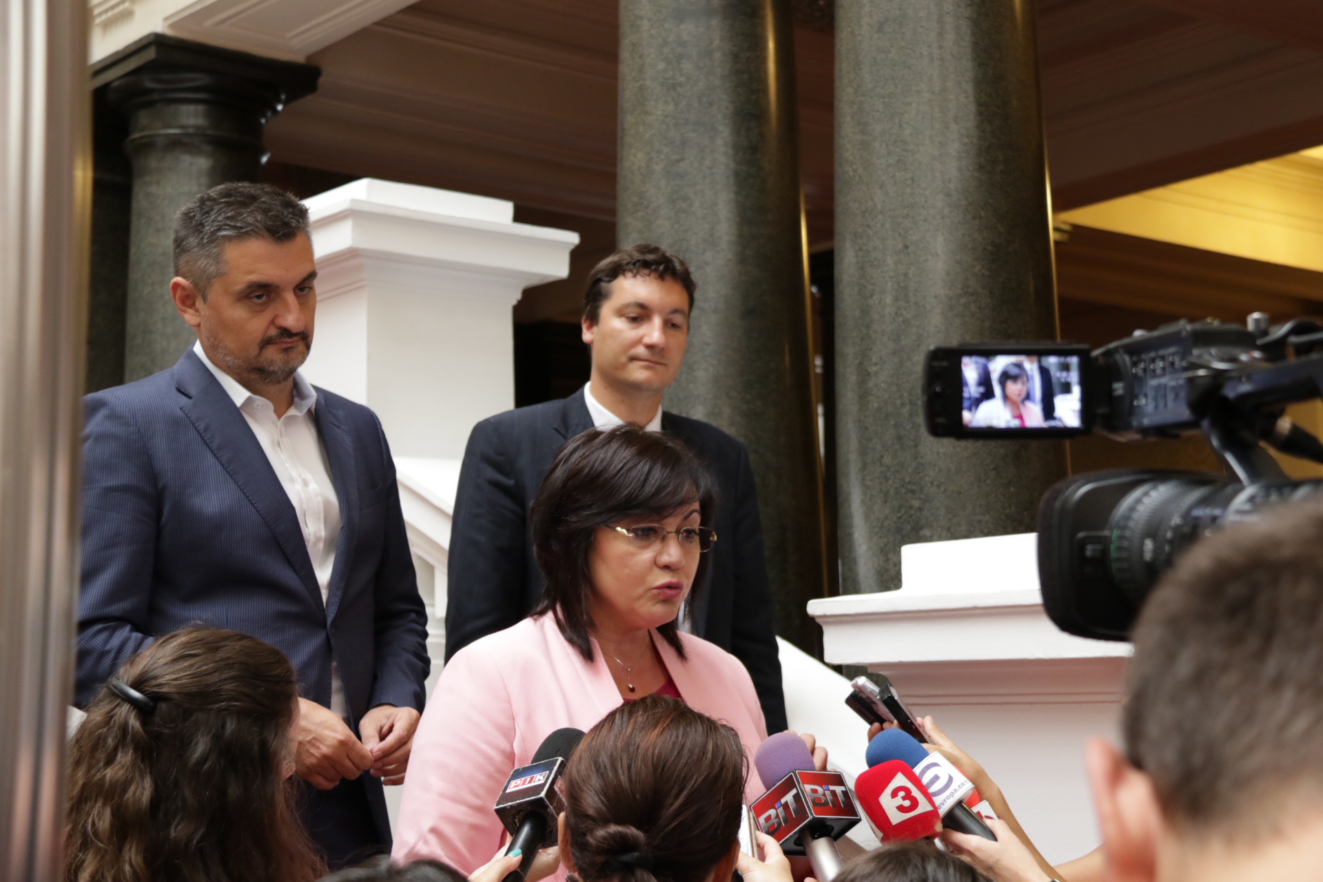 Корнелия Нинова след среща с шефа на ВАС: Получихме професионален анализ и добри препоръки