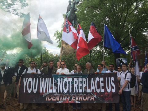 Ловът на статуи или новият обред на покаяние на Запада