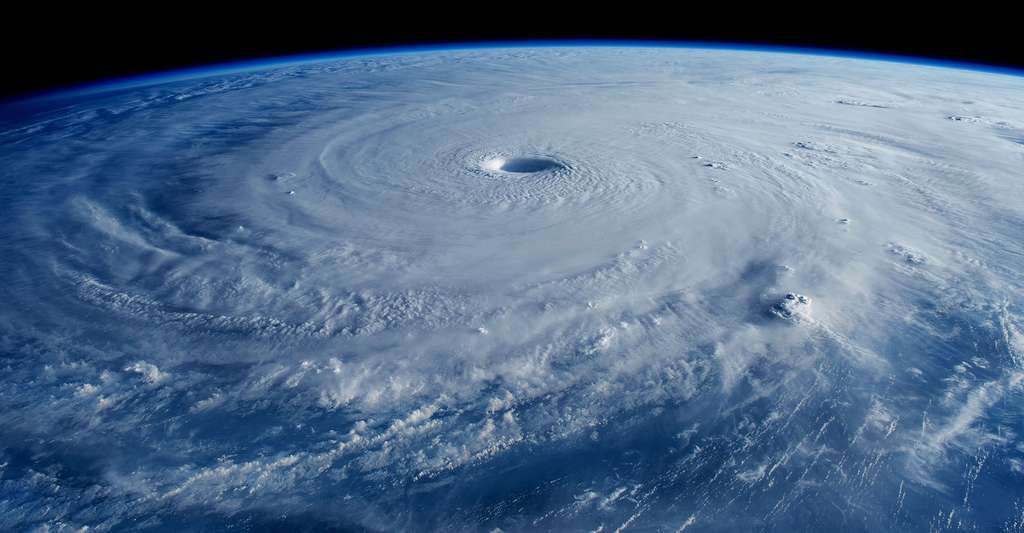 Ураганът Ирма отслабна до втора степен