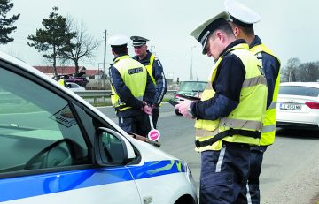 КАТ с акция за колани и детски столчета