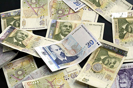 812 лева е средната работна заплата във Великотърновска област